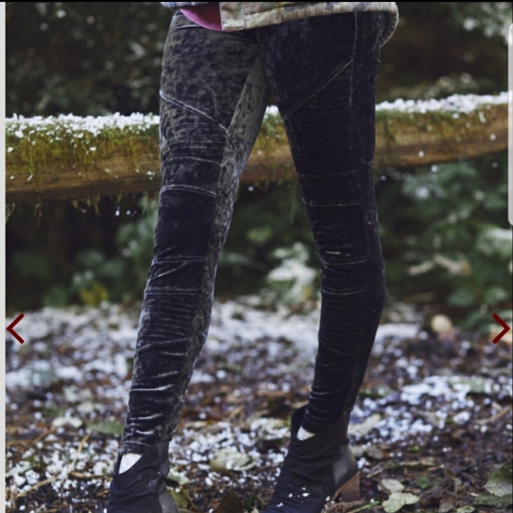 NWT ALTAR'D STATE💕 Black Velvet Moto Legging